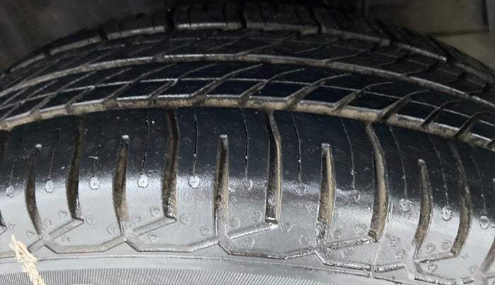 2013 Maruti Swift VDI, Diesel, Manual, 30,407 km, Right Front Tyre Tread
