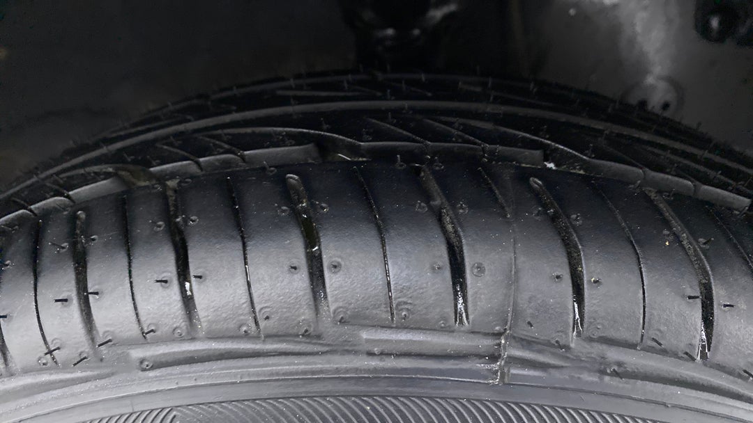 Right Front Tyre Tread