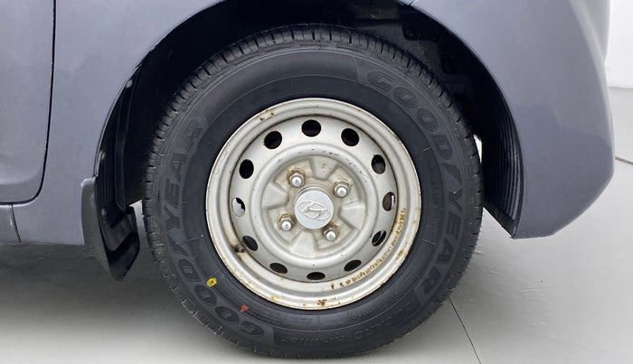 2015 Hyundai Eon ERA PLUS, Petrol, Manual, 26,895 km, Right Front Wheel