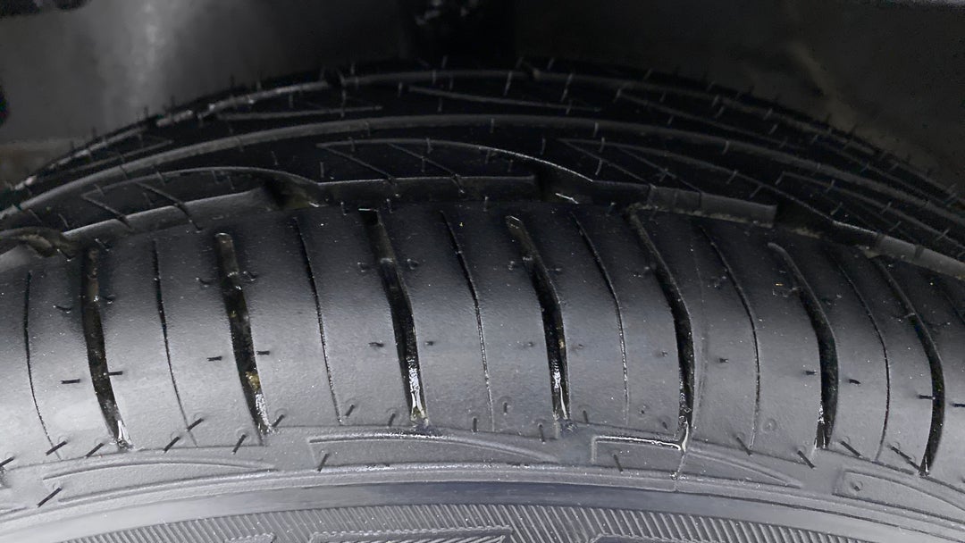 Left Front Tyre Tread