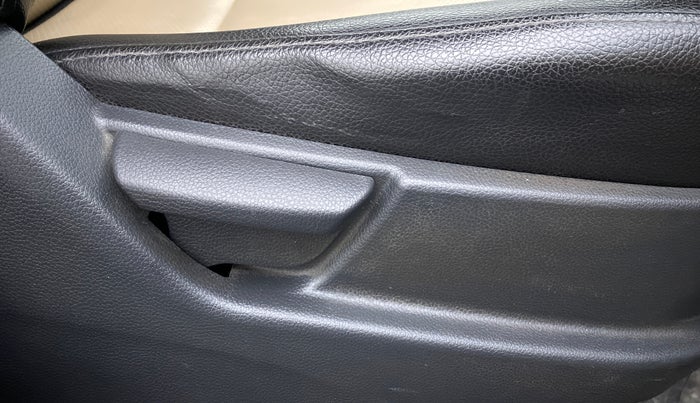 2015 Hyundai Eon ERA PLUS, Petrol, Manual, 26,895 km, Driver Side Adjustment Panel