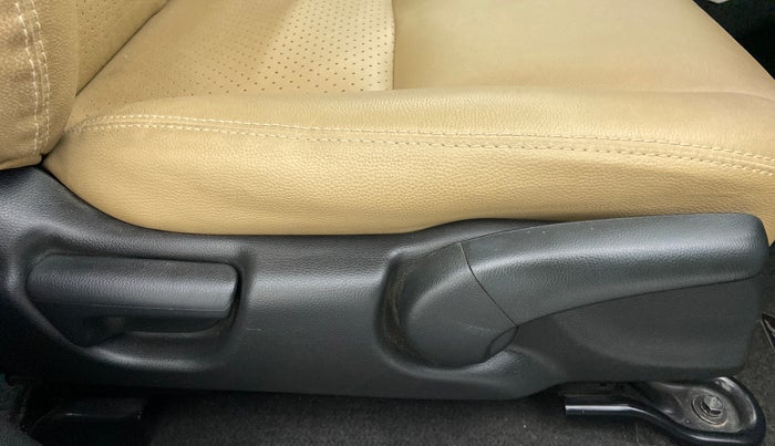 2017 Honda Jazz 1.2 V AT, Petrol, Automatic, 23,978 km, Driver Side Adjustment Panel