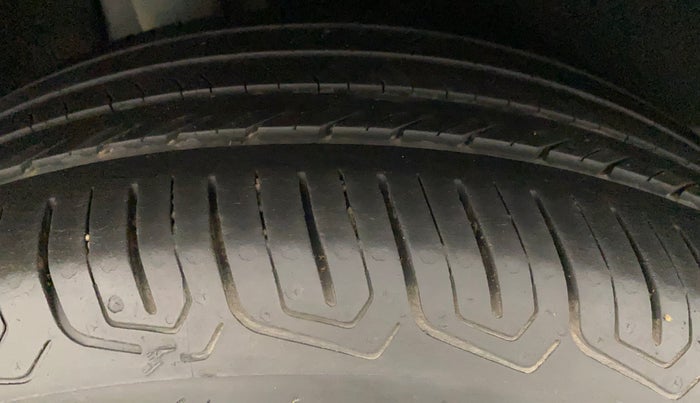 2017 Maruti Baleno ALPHA DIESEL 1.3, Diesel, Manual, 1,23,580 km, Right Rear Tyre Tread
