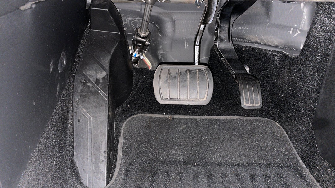 2021 Peugeot 2008 Allure, Automatic, 42075 km, Pedals and Footmat