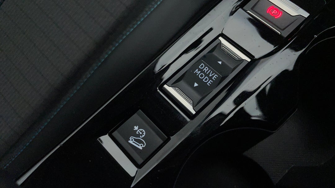 2021 Peugeot 2008 Allure, Automatic, 42075 km, Utility Switches/Buttons