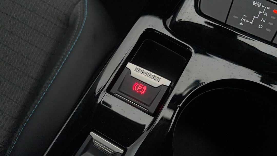 2021 Peugeot 2008 Allure, Automatic, 42075 km, Handbrake