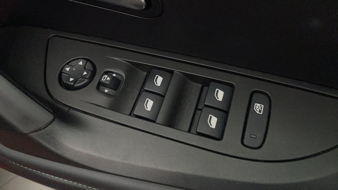 2021 Peugeot 2008 Allure, Automatic, 42075 km, Drivers Side Door Panel Controls