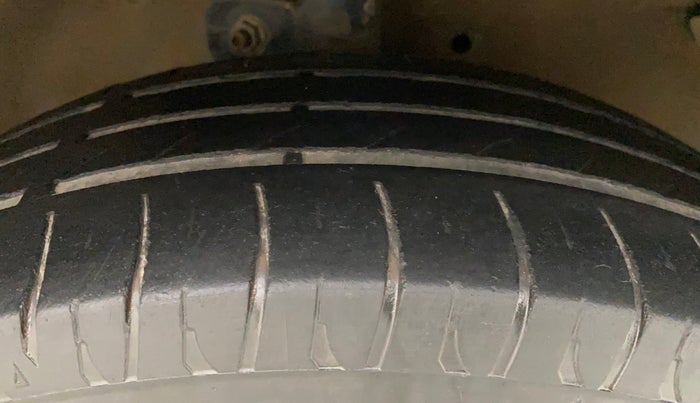 2017 Maruti Celerio VXI (O), Petrol, Manual, 1,24,536 km, Right Front Tyre Tread