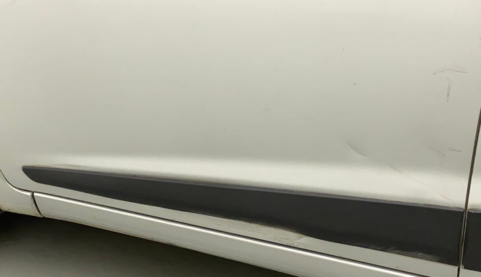 2014 Hyundai Xcent S (O) 1.2, CNG, Manual, 83,876 km, Front passenger door - Minor scratches