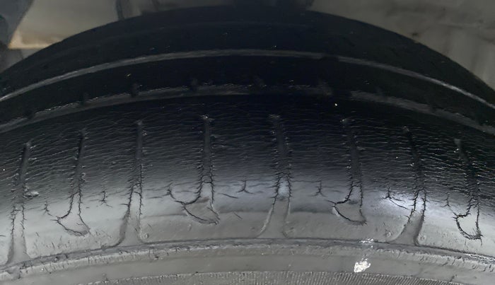 2015 Hyundai Grand i10 MAGNA 1.2 KAPPA VTVT, Petrol, Manual, 27,426 km, Left Front Tyre Tread