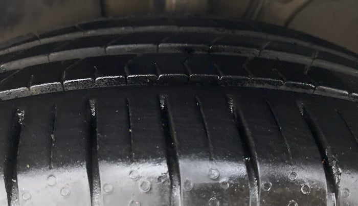 2016 Skoda Octavia AMBITION PLUS 1.8 TSI AT, Petrol, Automatic, 38,959 km, Left Front Tyre Tread