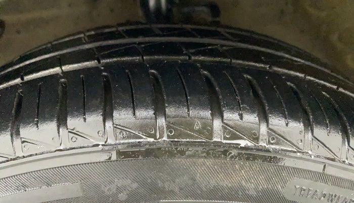 2018 Maruti Celerio VXI CNG, CNG, Manual, 1,06,848 km, Left Front Tyre Tread