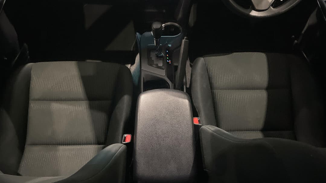 2016 Toyota RAV4 Gx (2WD), Automatic, 151540 km, Center Console