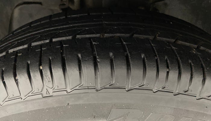 2018 Tata Tiago XE 1.2 REVOTRON, Petrol, Manual, 28,649 km, Left Front Tyre Tread