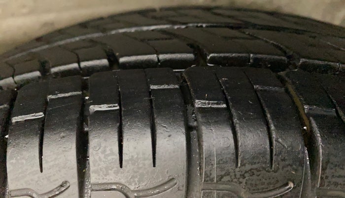 2013 Maruti Wagon R 1.0 LXI CNG, CNG, Manual, 1,15,002 km, Left Rear Tyre Tread