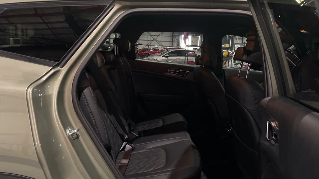2023 Kia Sportage Sx+ (AWD), Automatic, 29975 km, Right Side Rear Door Cabin View