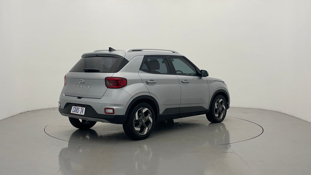 Right Back Diagonal (45- Degree) View