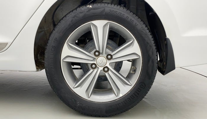 2018 Hyundai Verna 1.6 CRDI SX + AT, Diesel, Automatic, 73,815 km, Left Rear Wheel