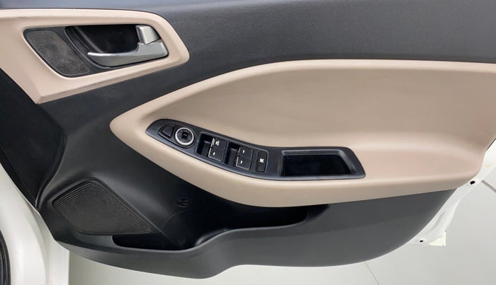 2014 Hyundai Elite i20 SPORTZ 1.4, Diesel, Manual, 1,94,577 km, Driver Side Door Panels Controls