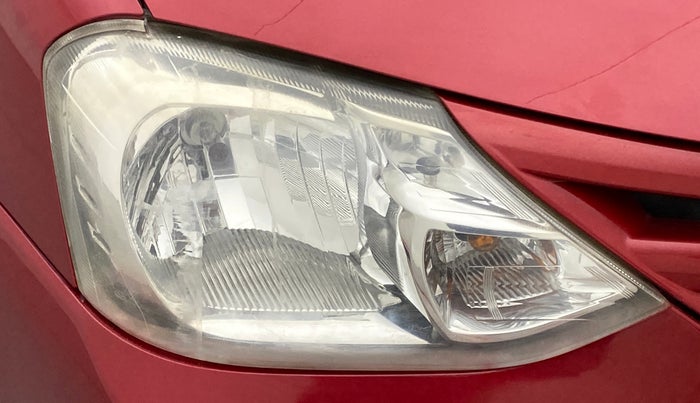 2011 Toyota Etios Liva G, Petrol, Manual, 44,093 km, Right headlight - Faded