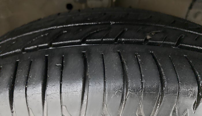 2014 Maruti Swift Dzire VXI, Petrol, Manual, 87,290 km, Right Front Tyre Tread