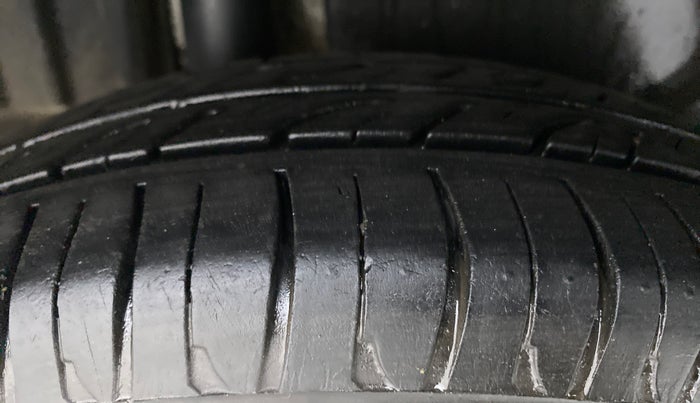 2014 Maruti Swift Dzire VXI, Petrol, Manual, 87,290 km, Right Rear Tyre Tread