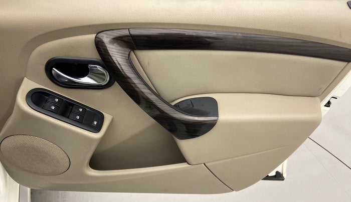 2015 Nissan Terrano XV D THP PREMIUM 110 PS, Diesel, Manual, 49,069 km, Driver Side Door Panels Control