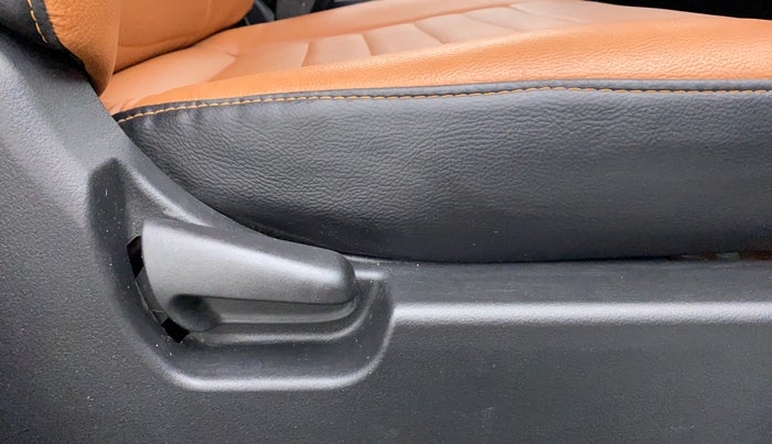 2014 Maruti Wagon R 1.0 VXI, Petrol, Manual, 59,689 km, Driver Side Adjustment Panel