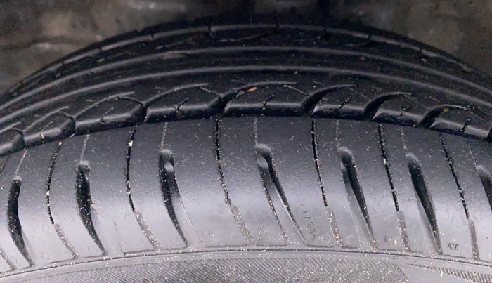 2014 Maruti Wagon R 1.0 VXI, Petrol, Manual, 59,689 km, Left Front Tyre Tread
