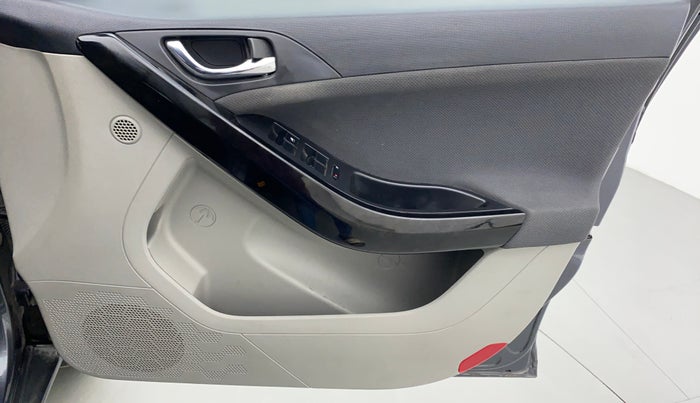 2019 Tata NEXON XZA + 1.2 PETROL A/T, Petrol, Automatic, 26,903 km, Driver Side Door Panels Control