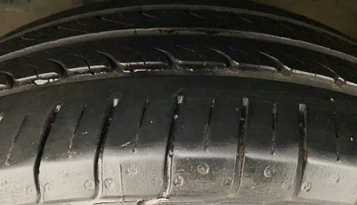 2016 Maruti Ertiga VDI SHVS, Diesel, Manual, 51,952 km, Left Front Tyre Tread