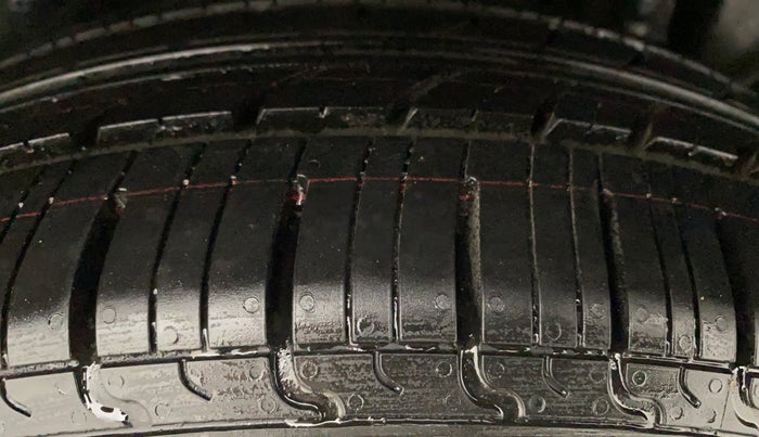 2016 Maruti Ertiga VDI SHVS, Diesel, Manual, 51,952 km, Left Rear Tyre Tread