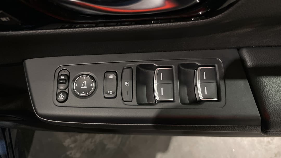 2024 Honda CR-V Vti L (AWD) 5 Seats, Automatic, 26954 km, Drivers Side Door Panel Controls