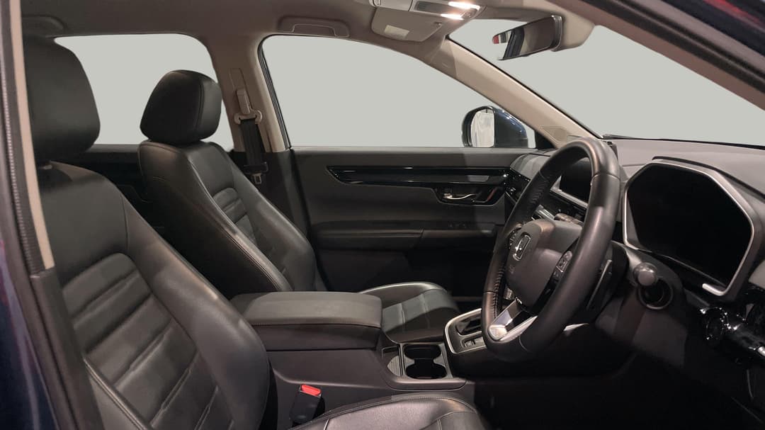 2024 Honda CR-V Vti L (AWD) 5 Seats, Automatic, 26954 km, Right Side Front Door Cabin View