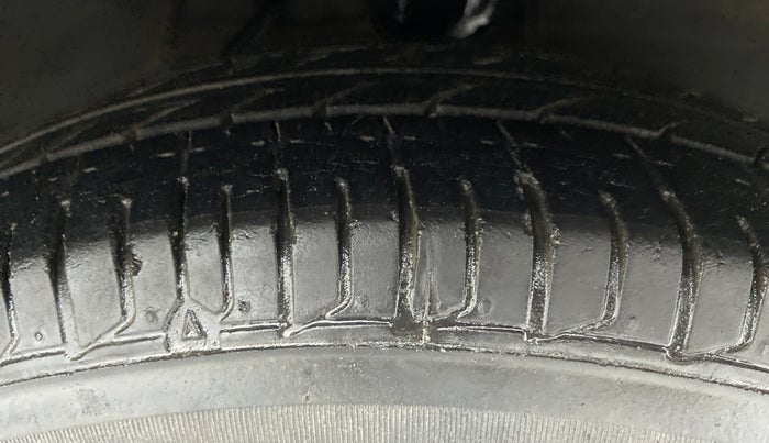 2015 Hyundai i10 SPORTZ 1.1 IRDE2, Petrol, Manual, 34,811 km, Right Front Tyre Tread