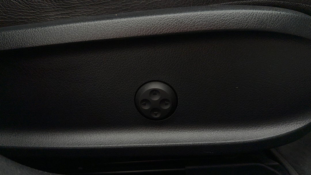 2021 Mercedes-amg A45 S 4matic+, Automatic, 68007 km, Drivers Side Adjustment Panel