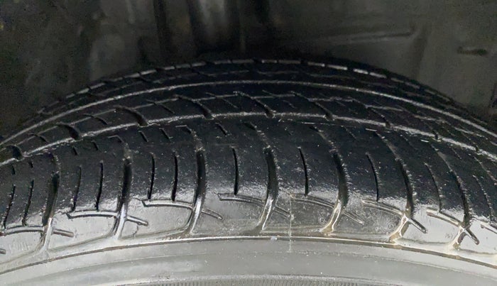 2014 Toyota Etios Liva G, Petrol, Manual, 18,080 km, Right Front Tyre Tread