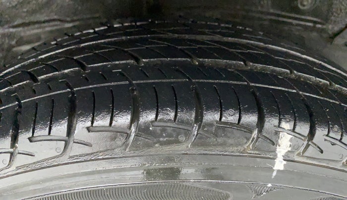 2014 Toyota Etios Liva G, Petrol, Manual, 18,080 km, Right Rear Tyre Tread