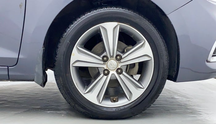 2017 Hyundai Verna 1.6 SX VTVT AT (O), Petrol, Automatic, 29,635 km, Right Front Wheel