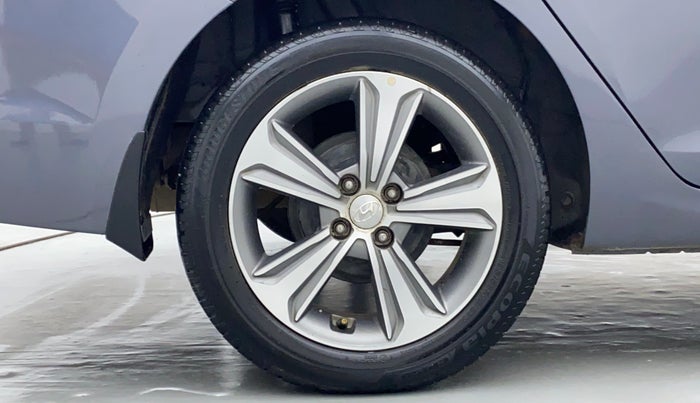 2017 Hyundai Verna 1.6 SX VTVT AT (O), Petrol, Automatic, 29,635 km, Right Rear Wheel