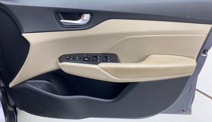 2017 Hyundai Verna 1.6 SX VTVT AT (O), Petrol, Automatic, 29,635 km, Driver Side Door Panels Control