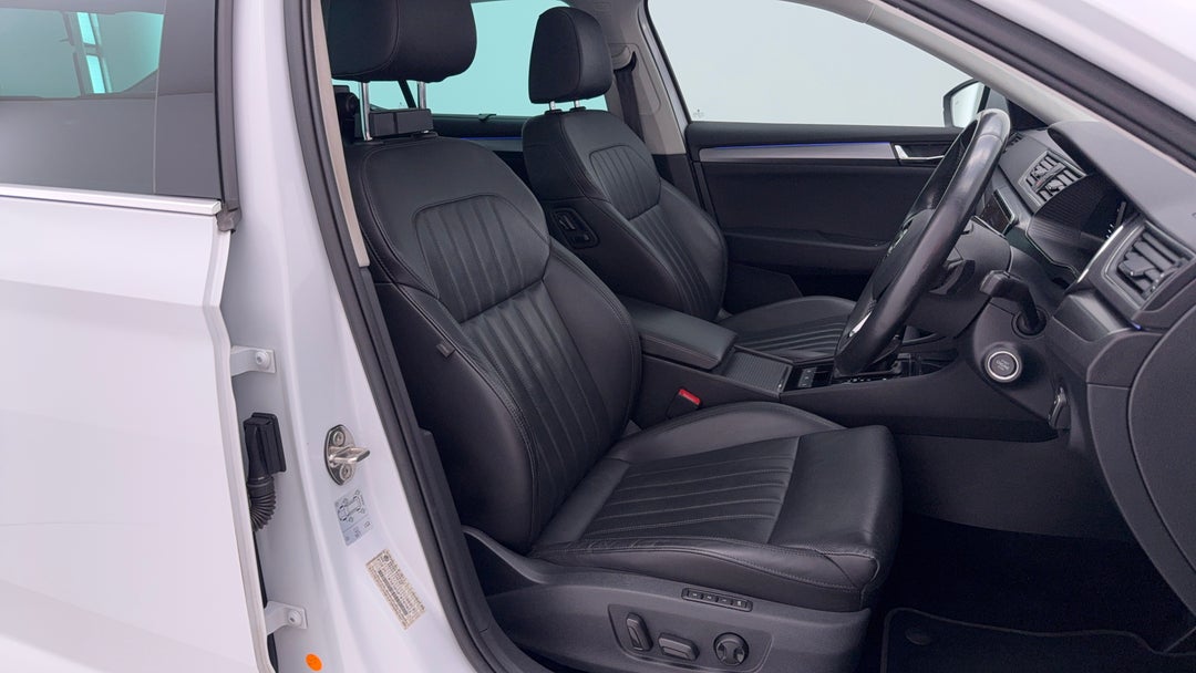 2018 SKODA Superb 162 Tsi, Automatic, 104075 km, Right Side Front Door Cabin View