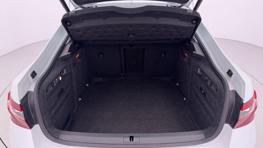 2018 SKODA Superb 162 Tsi, Automatic, 104075 km, Boot Inside View
