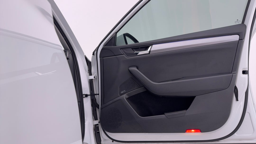 2018 SKODA Superb 162 Tsi, Automatic, 104075 km, Speaker View