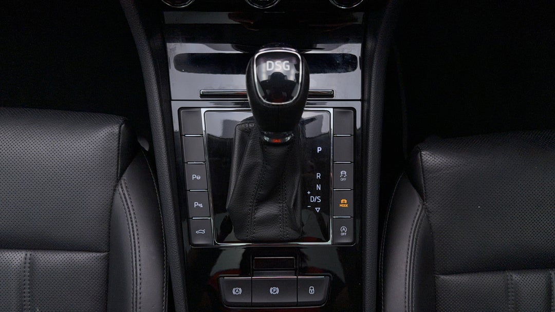 2018 SKODA Superb 162 Tsi, Automatic, 104075 km, Gear Lever 
