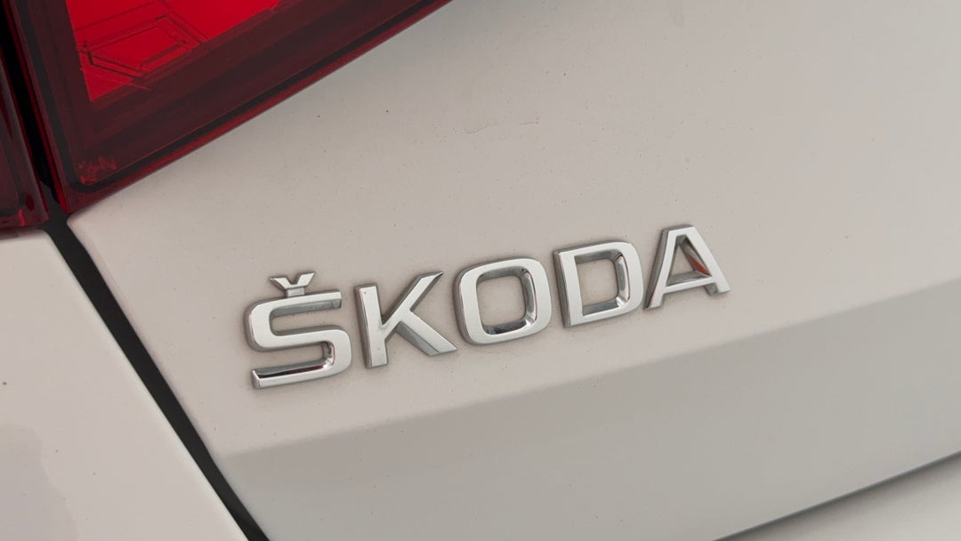 2018 SKODA Superb 162 Tsi, Automatic, 104075 km, Badge (Boot Left Side)