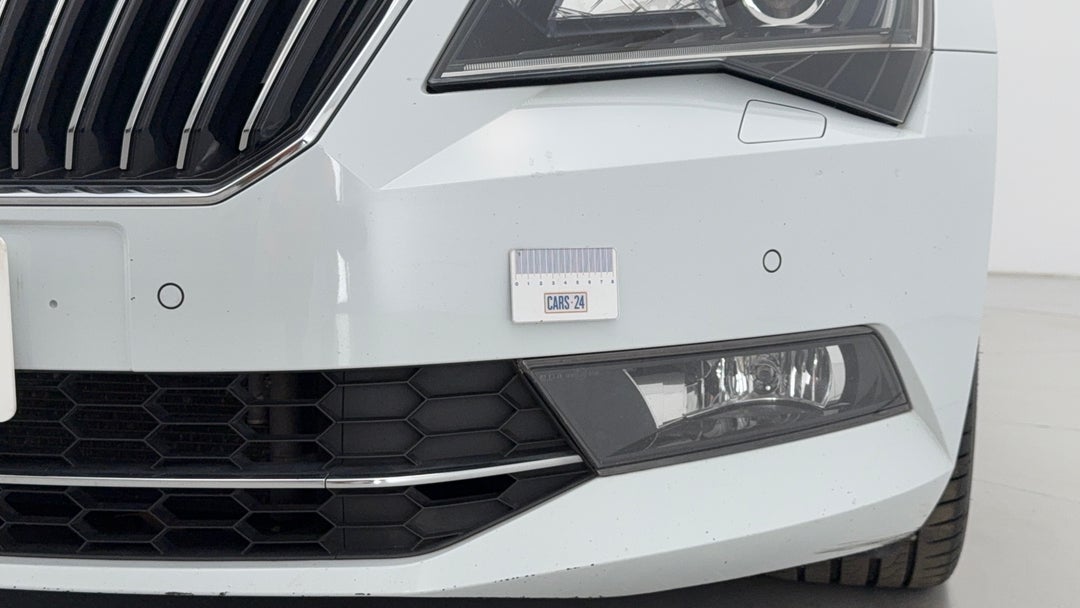 2018 SKODA Superb 162 Tsi, Automatic, 104075 km, Bumper Front Chip