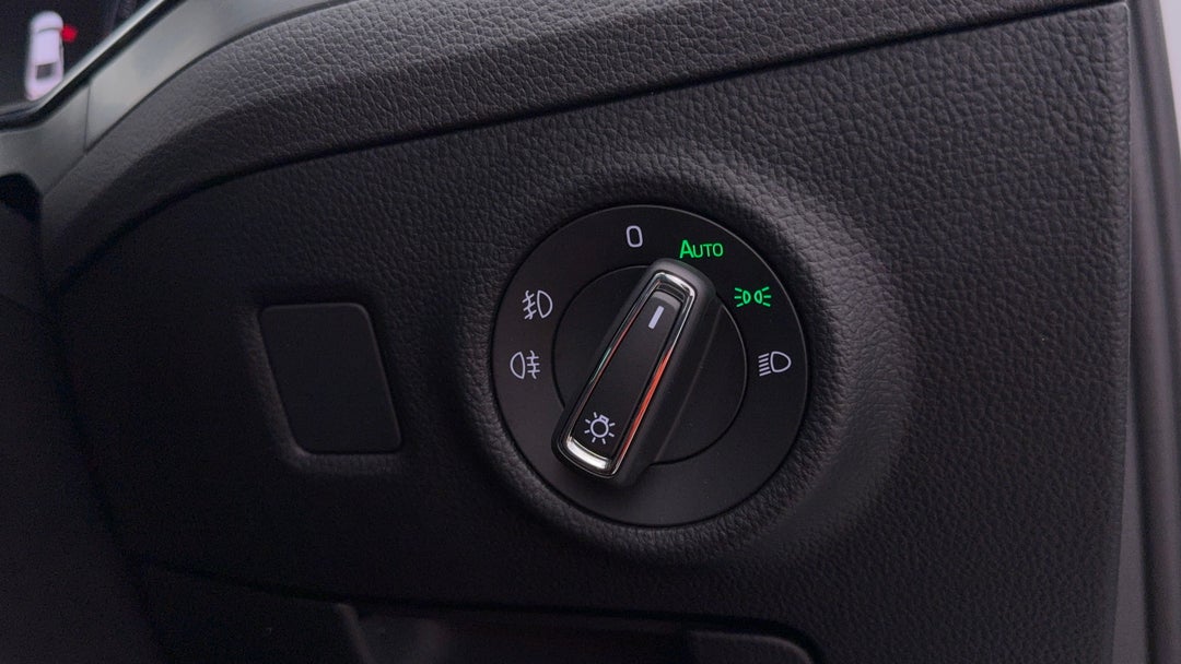 2018 SKODA Superb 162 Tsi, Automatic, 104075 km, Utility Switches/Buttons