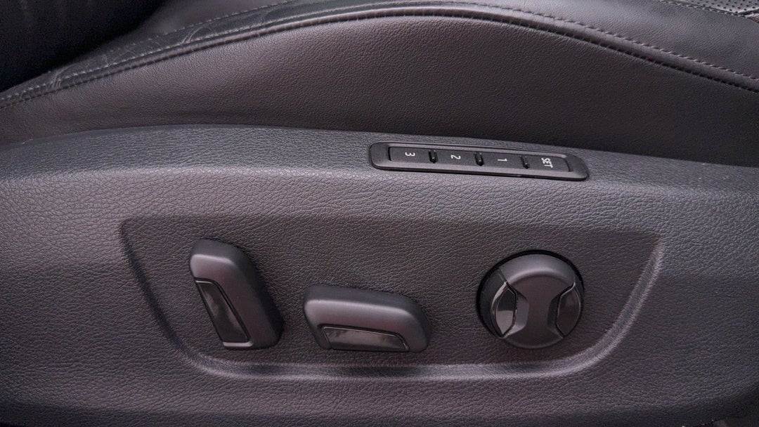 2018 SKODA Superb 162 Tsi, Automatic, 104075 km, Drivers Side Adjustment Panel