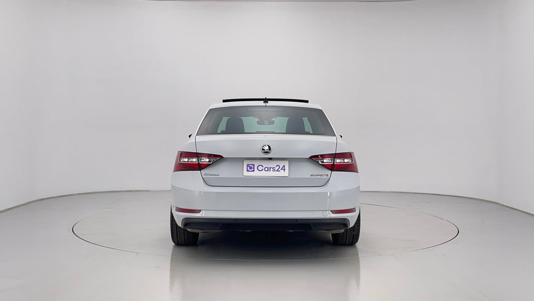 2018 SKODA Superb 162 Tsi, Automatic, 104075 km, Back/Rear View